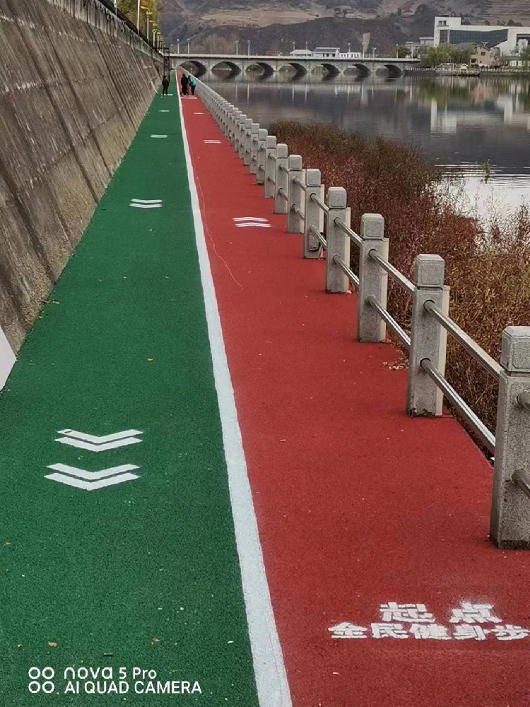 吉林省集安市鴨綠江邊健身步道